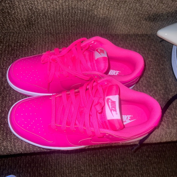 Hot pink Nike dunks - Picture 3 of 7